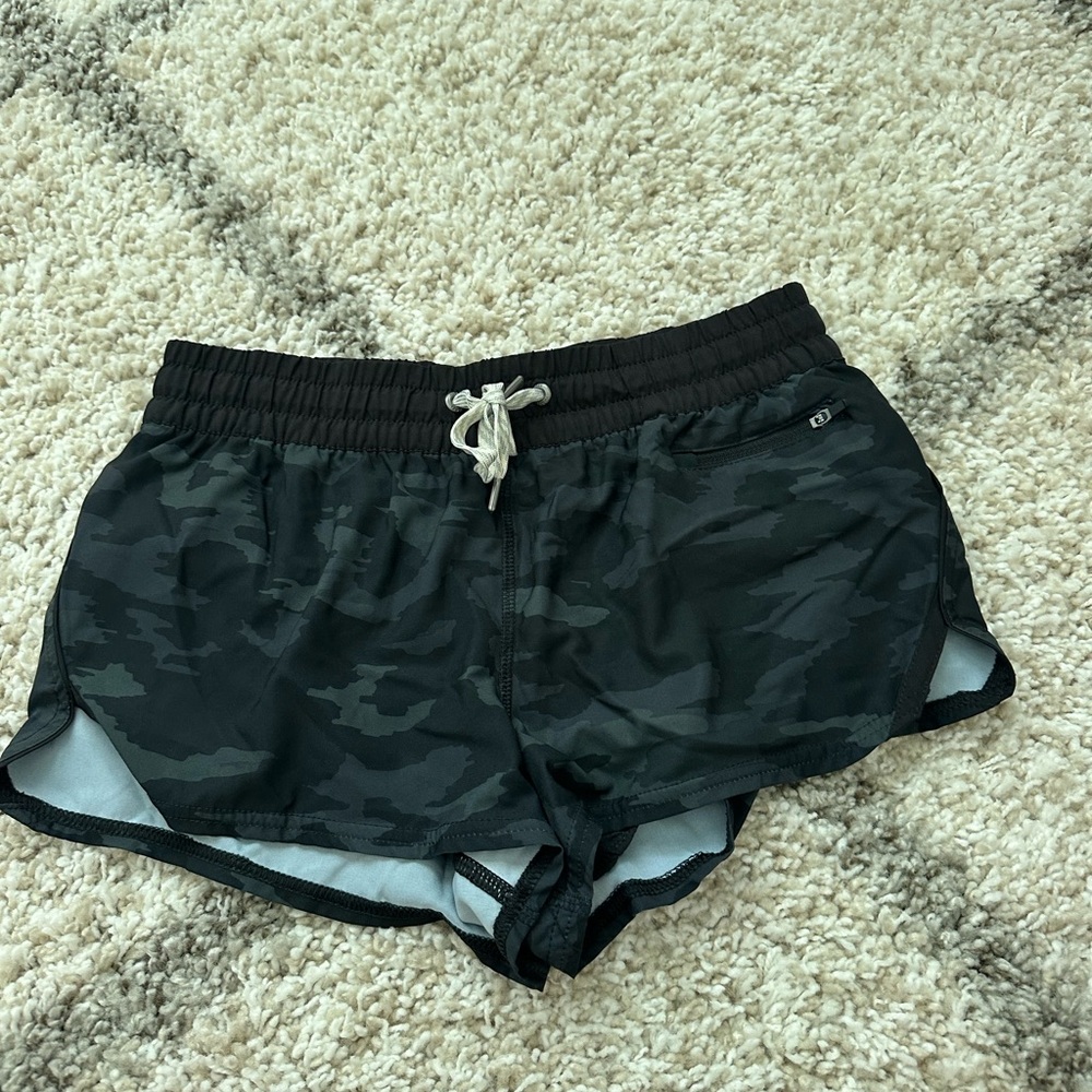 Vuori athletic shorts